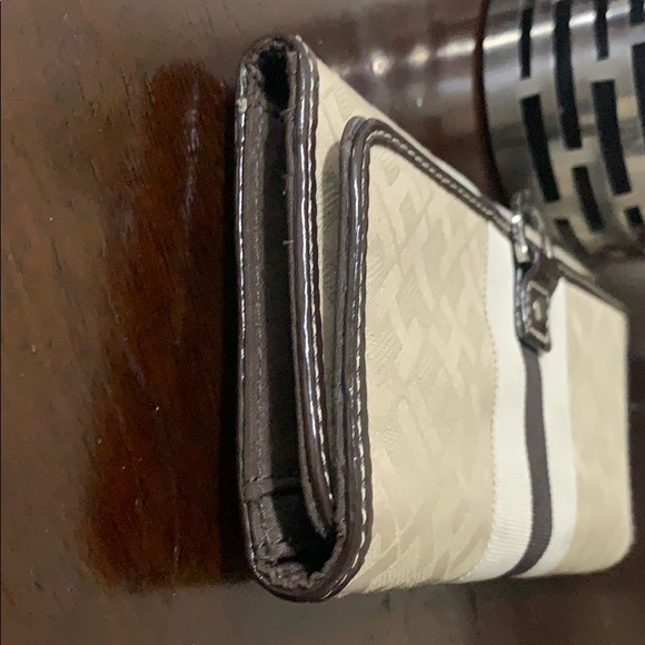 Tommy Hilfiger Trifold Wallet - Picture 6 of 9